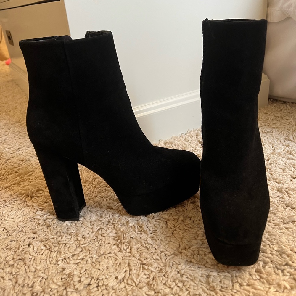 Black suede Vince Camuto booties